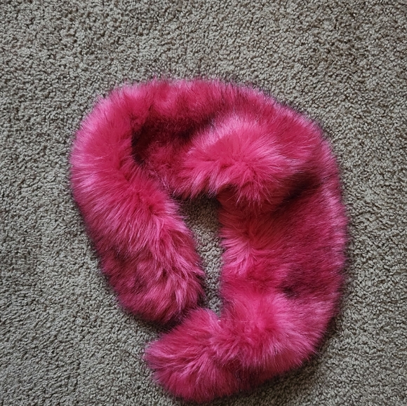 Hot Pink Faux Fur Stole - Picture 2 of 3